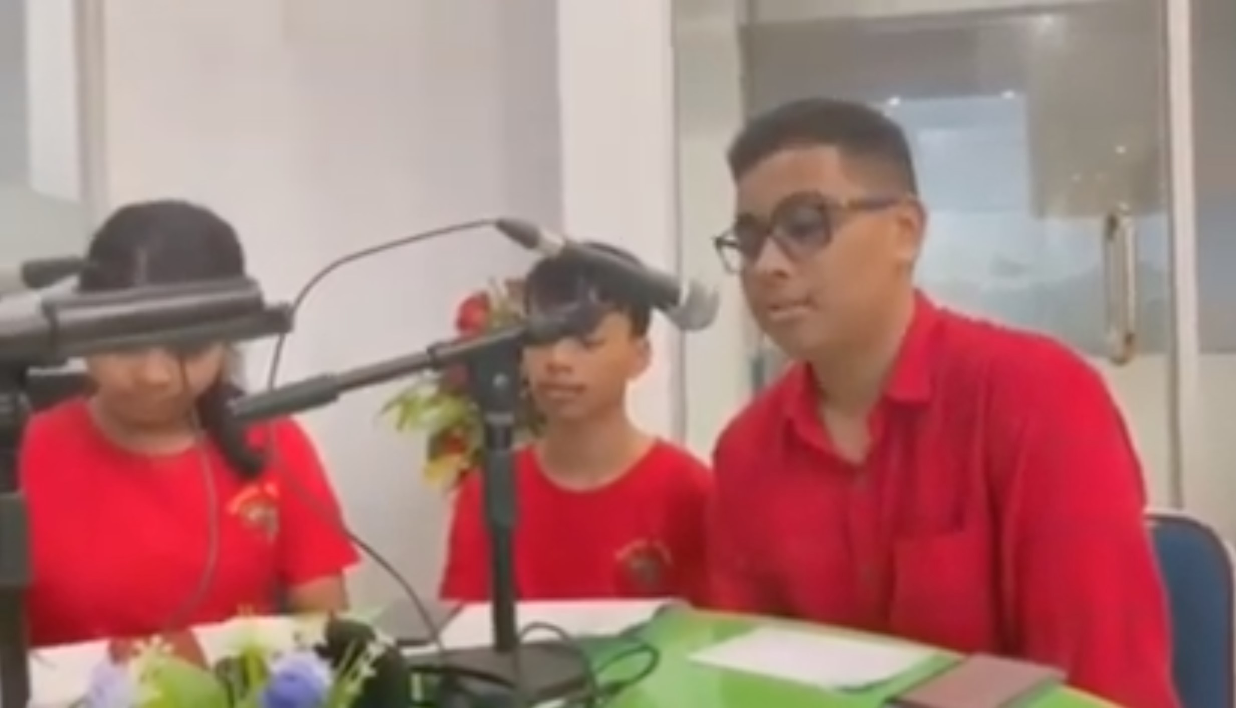 Performa Betlehem Ukulele Kids dalam Acara Walang Nusantara Pagi RRI Pro 4 Ambon.