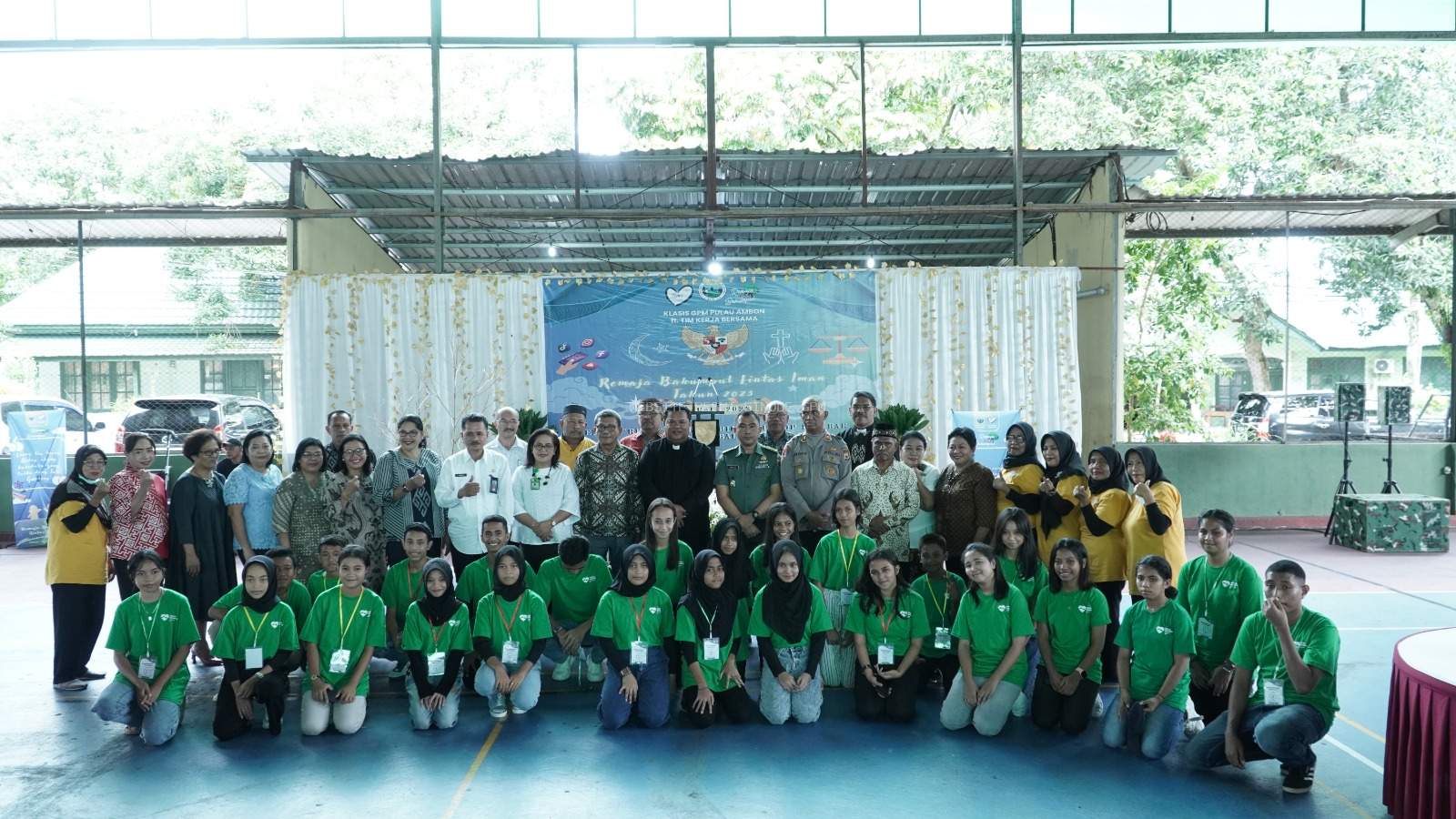 Remaja Bakumpul Lintas Iman Klasis Pulau Ambon bersama Remaja Muslim Pohon Mangga