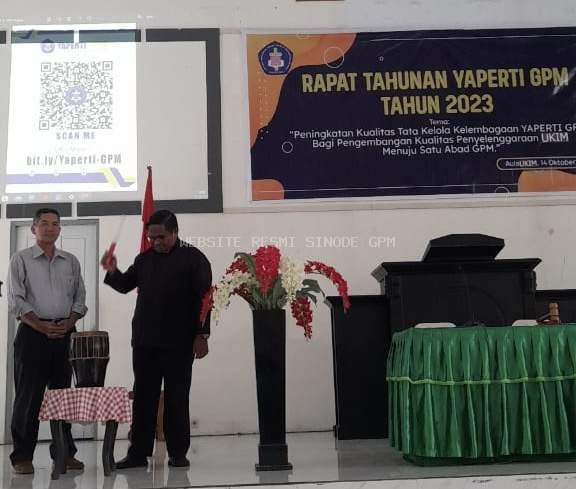 Ketua Sinode GPM membuka Raker YAPERTI GPM 2023