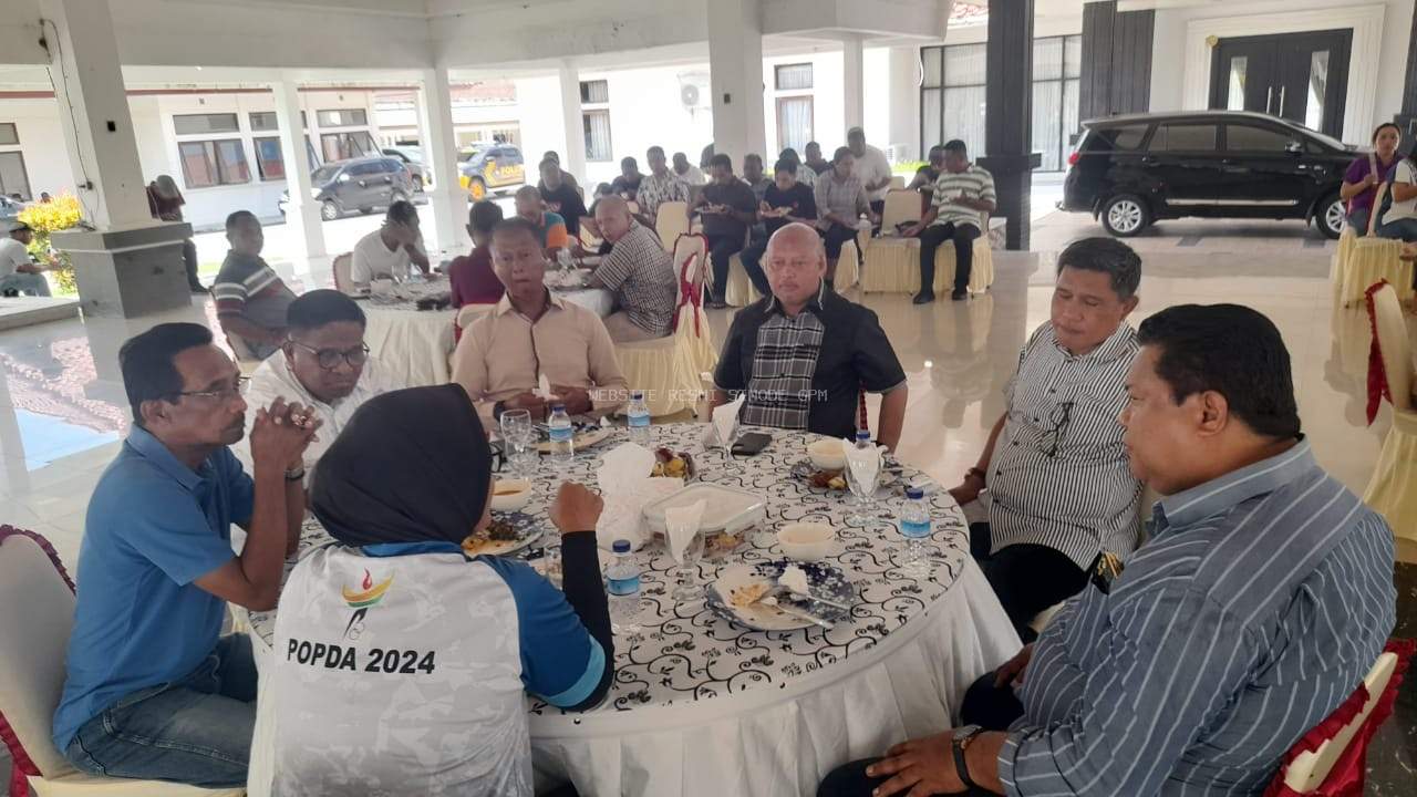 Jamuan Makan Siang Kebersamaan Penjabat Bupati Buru Bersama Peserta Paskah Sinode