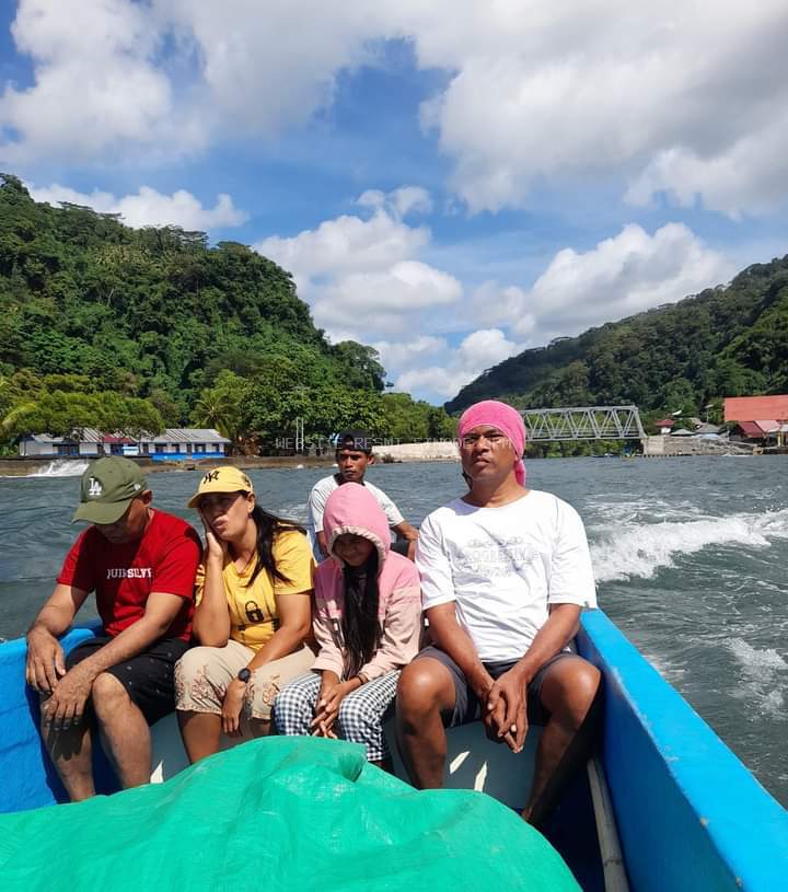 MELAYANI DENG HATI DI BAWAH KAKI GUNUNG BUARLALY