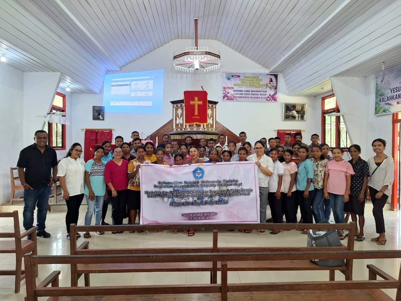 Jemaat GPM Neniari Laksanakan Workshop dan Pelatihan Pembuatan Bahan Khotbah dan Bahan Ajar Kontestual
